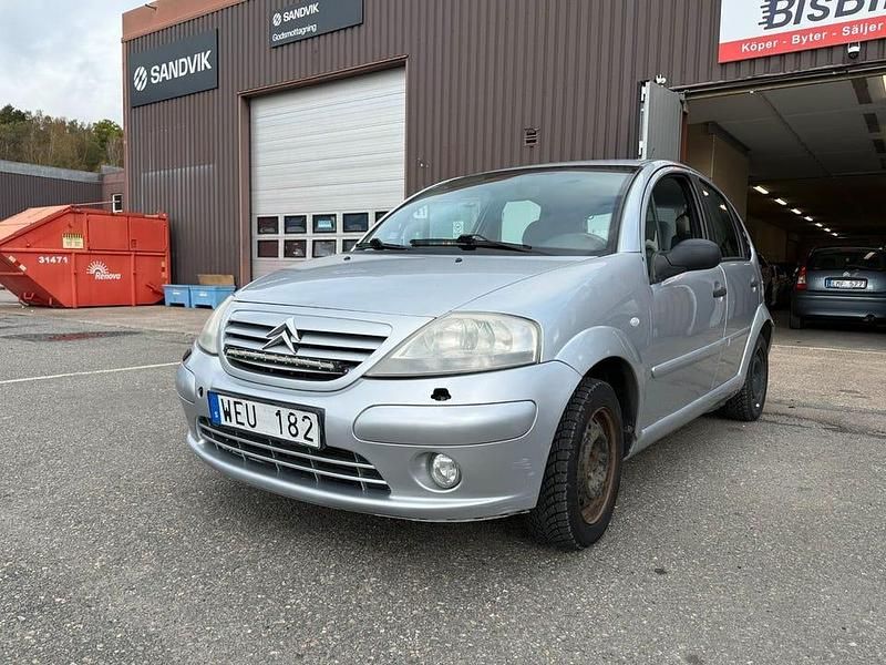 Silver Begagnad 2005 Citroën C3 Halvkombi | 13 900 kr (Marknadspris) - Bild 1/4