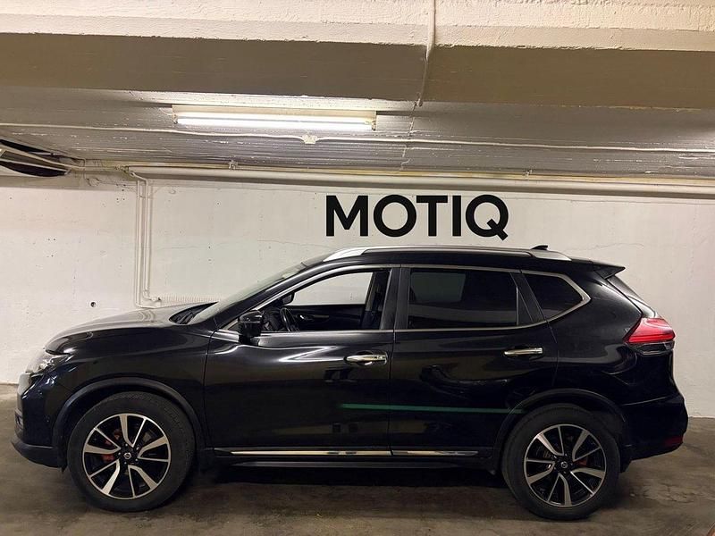 Svart Begagnad 2018 Nissan X-Trail Tekna SUV | 154 900 kr (Marknadspris) - Bild 1/4