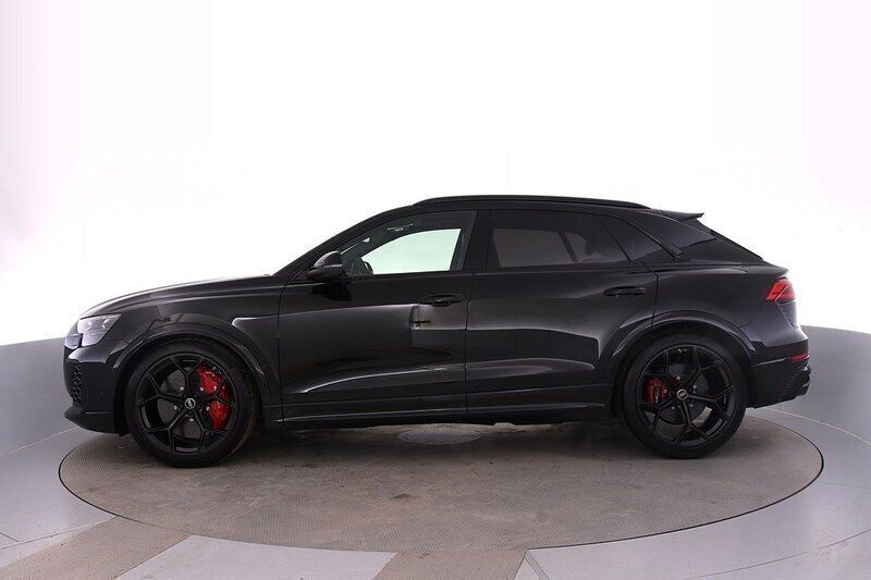 Svart Ny 2024 Audi RS Q8 Performance SUV | 1 750 000 kr (Superpris) - Bild 1/4