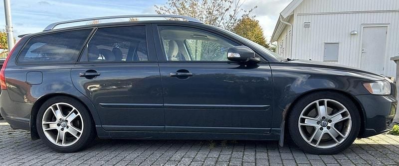 Grå Begagnad 2010 Volvo V50 Summum Kombi | 20 000 kr (Bra pris) - Bild 1/4