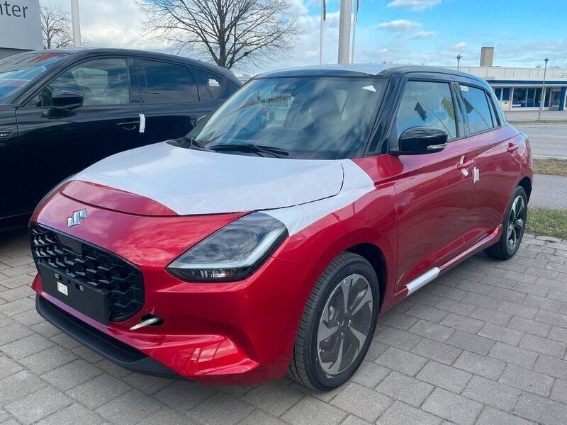 Ny 2025 Suzuki Swift Halvkombi | 283 800 kr (Lite dyr) - Bild 1/4