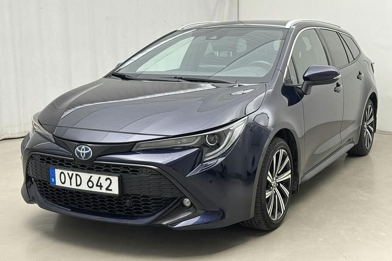 Mörkblå Begagnad 2022 Toyota Corolla | 219 000 kr - Bild 1/4
