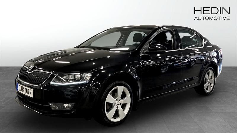 Svart (black) Begagnad 2016 Skoda Octavia Style Kombi | 134 900 kr (Superpris) - Bild 1/4
