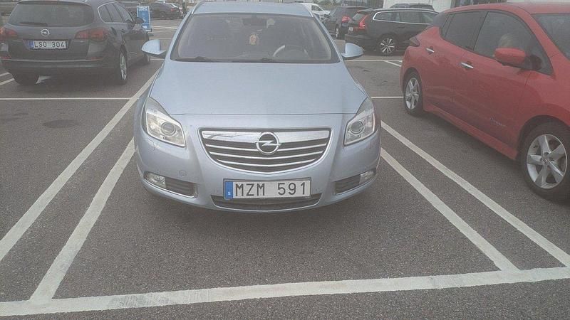 Grå Begagnad 2013 Opel Insignia Kombi | 55 000 kr (Marknadspris) - Bild 1/4