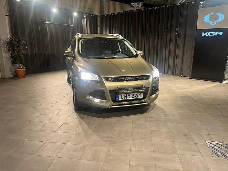 Grön Begagnad 2014 Ford Kuga Titanium SUV | 94 000 kr (Marknadspris) - Bild 1/4