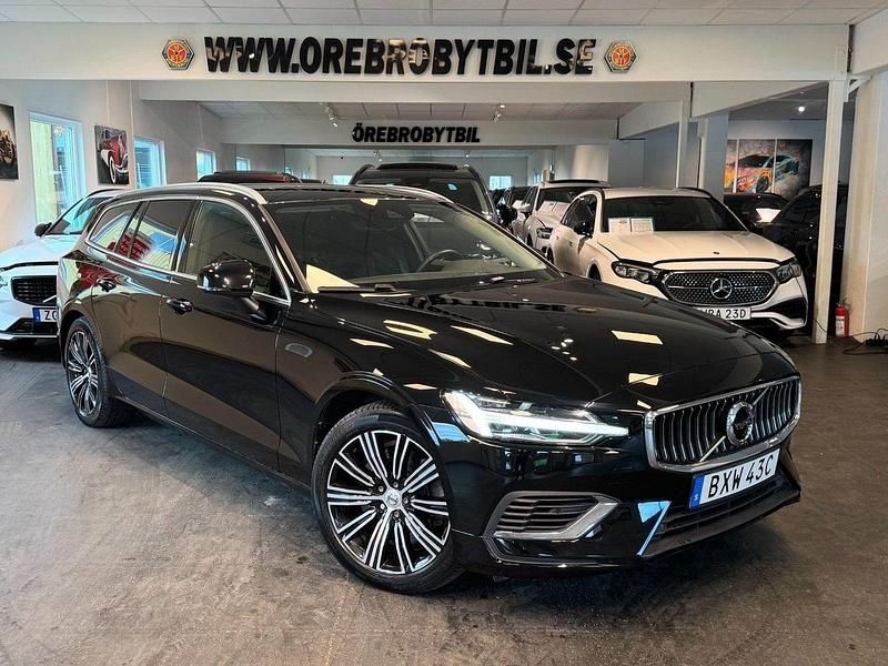 Svart Begagnad 2021 Volvo V60 Inscription Kombi | 304 500 kr (Marknadspris) - Bild 1/4
