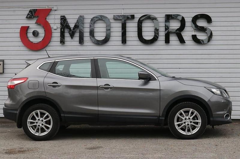 Begagnad Nissan Qashqai 131 HK (96 kW) 2017 Grå SUV