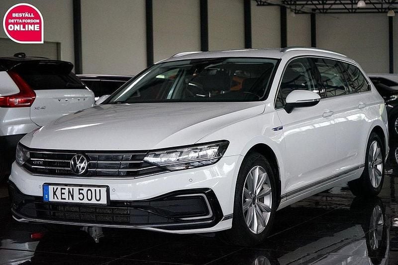 Vit Begagnad 2021 VW Passat GTE Kombi | 205 500 kr (Superpris) - Bild 1/4