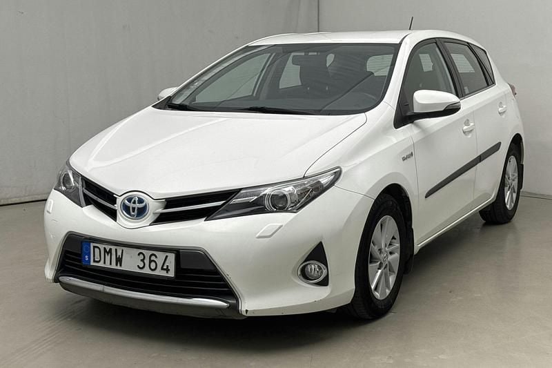 Vit Begagnad 2013 Toyota Auris Active | 146 000 kr - Bild 1/4