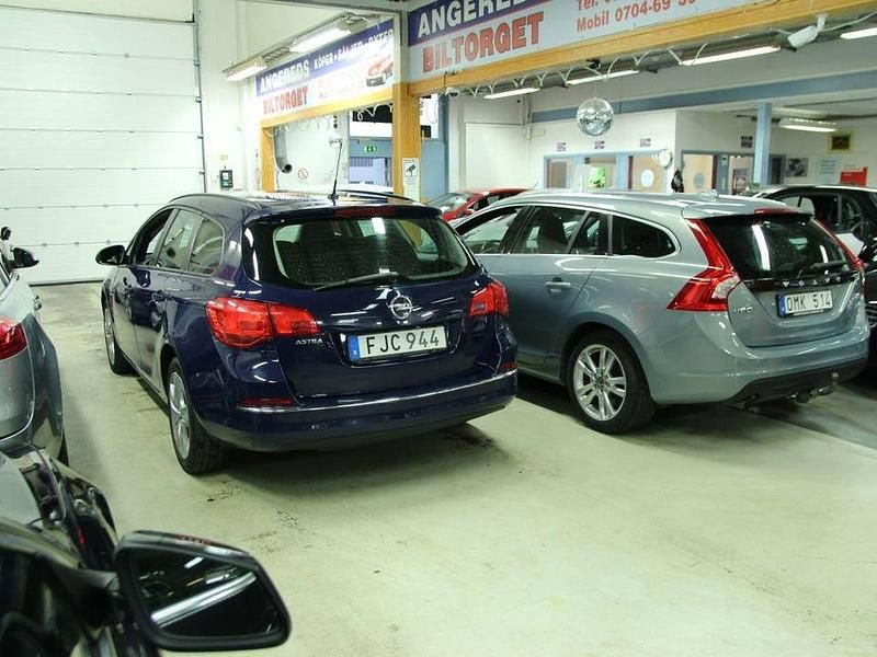 Begagnad Opel Astra 116 HK (85 kW) 2014 Blå Kombi