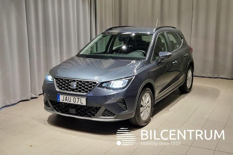 Grå Begagnad 2024 Seat Arona Style SUV | 209 900 kr (Marknadspris) - Bild 1/4