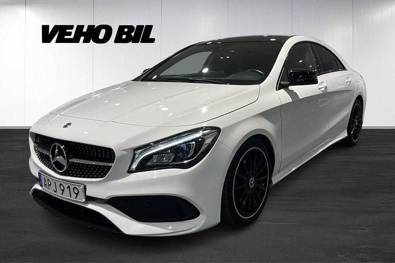 Vit Begagnad 2018 Mercedes CLA180 AMG Sedan | 259 900 kr (Marknadspris) - Bild 1/4