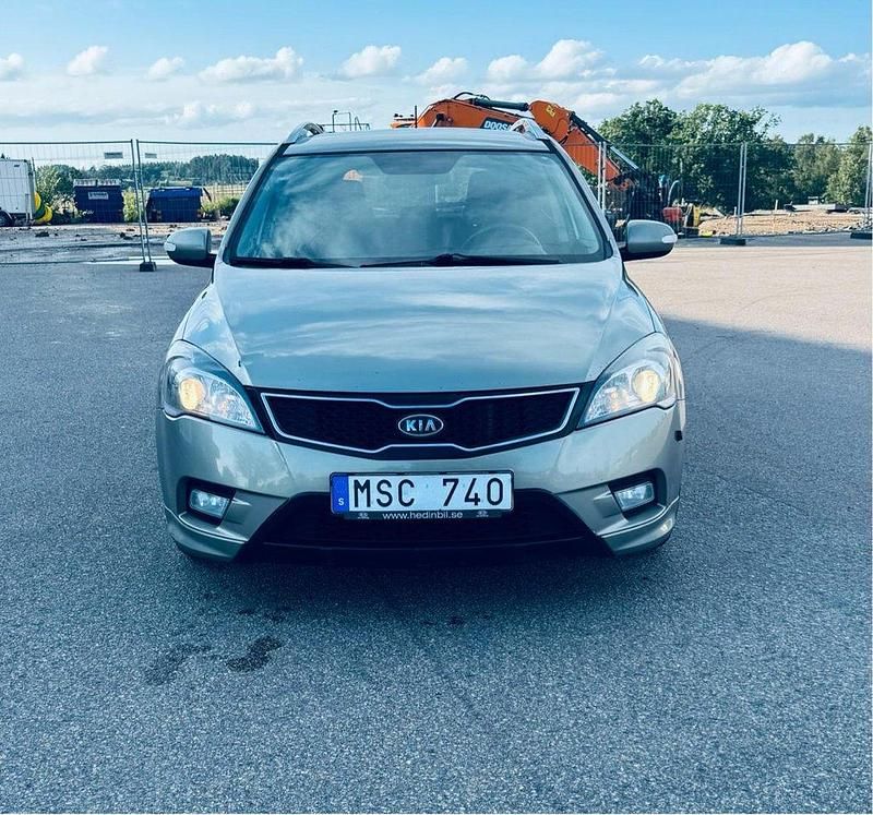 Silver Begagnad 2012 Kia Ceed Sportswagon Kombi | 39 000 kr (Marknadspris) - Bild 1/4