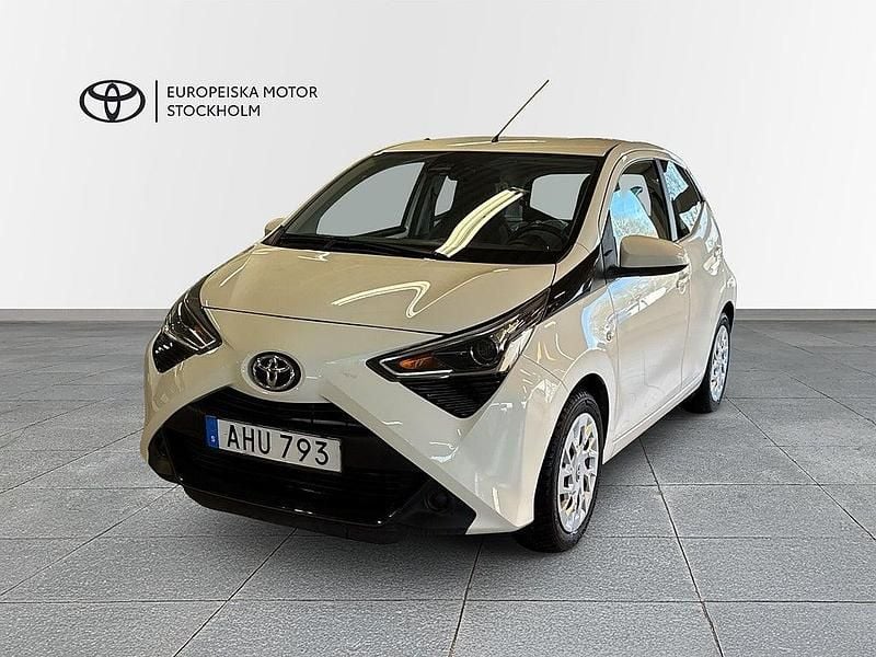 Begagnad Toyota Aygo X-play 72 HK (52 kW) 2018 Vit Halvkombi