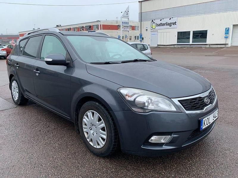 Grå Begagnad 2009 Kia Ceed Halvkombi | 29 900 kr (Marknadspris) - Bild 1/4