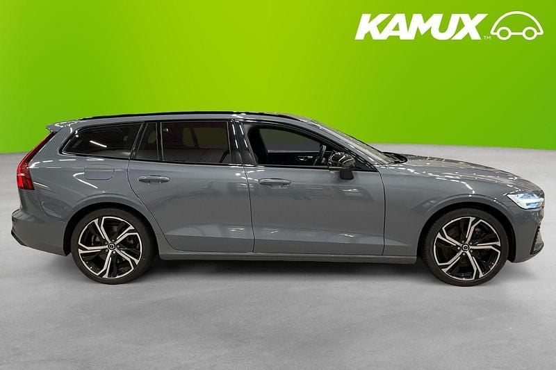 Begagnad Volvo V60 Plus 349 HK (256 kW) 2023 Silver/grå Kombi
