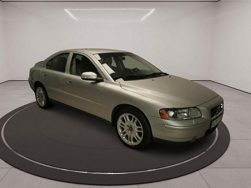 Ljusgrå Begagnad 2006 Volvo S60 Kinetic Sedan | 44 900 kr (Lite dyr) - Bild 1/4