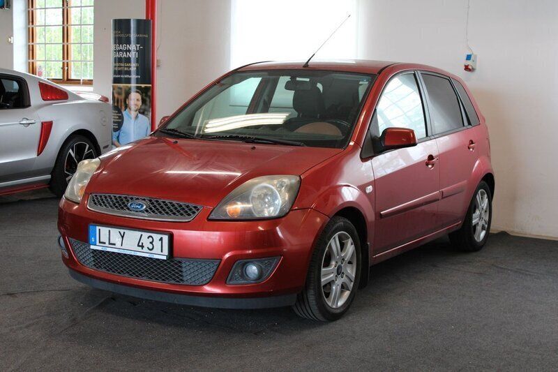Orange Begagnad 2007 Ford Fiesta Halvkombi | 19 900 kr (Marknadspris) - Bild 1/2