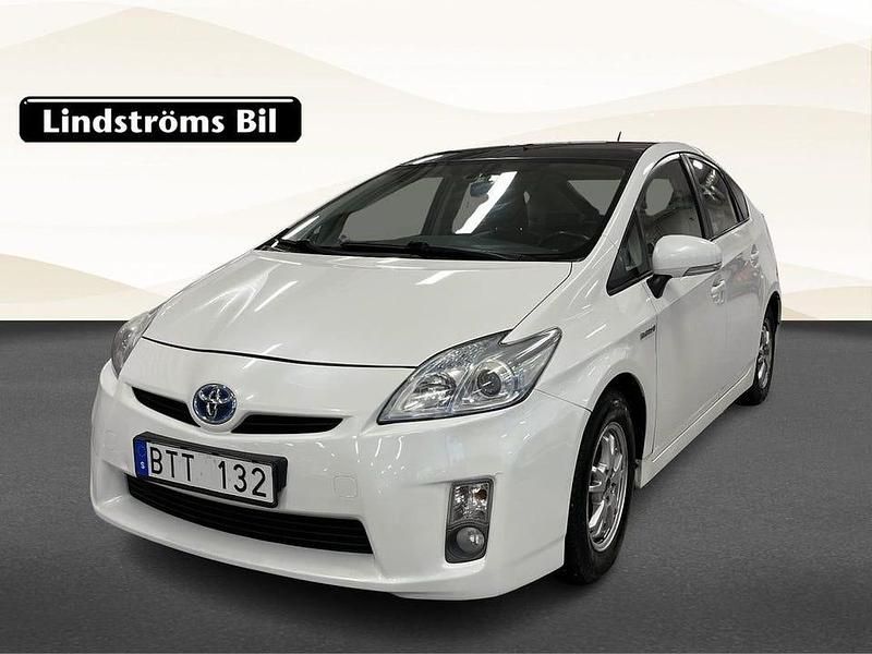 Vit Begagnad 2010 Toyota Prius Halvkombi | 89 000 kr (Marknadspris) - Bild 1/3