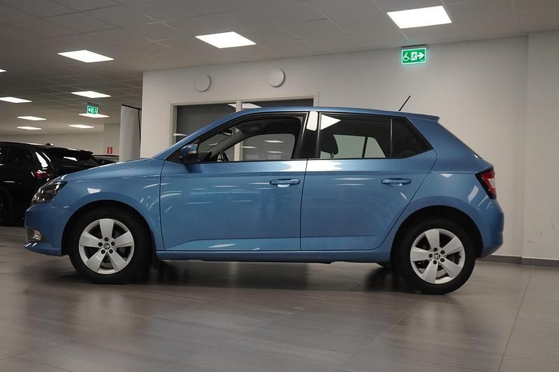 Begagnad Skoda Fabia 95 HK (69 kW) 2017 Blå Halvkombi
