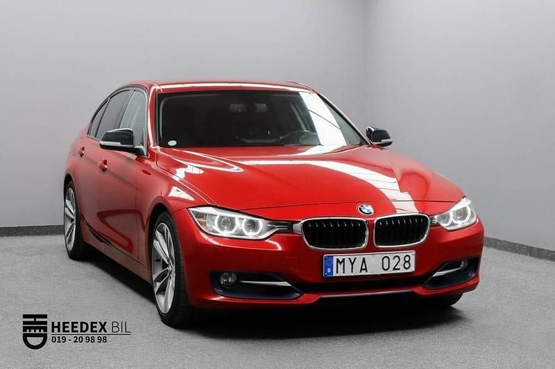 Röd Begagnad 2012 BMW 330 M Sport Sedan | 159 800 kr (Bra pris) - Bild 1/4