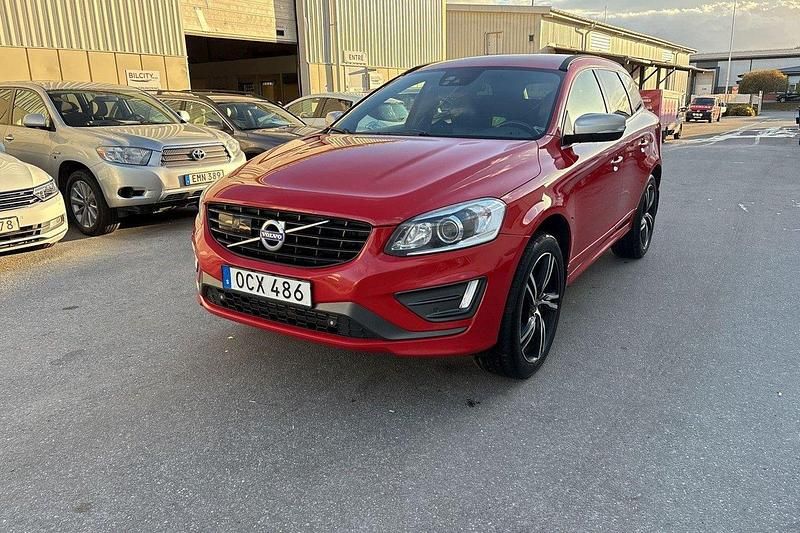 Röd Begagnad 2016 Volvo XC60 R-Design SUV | 159 900 kr (Dyr) - Bild 1/4