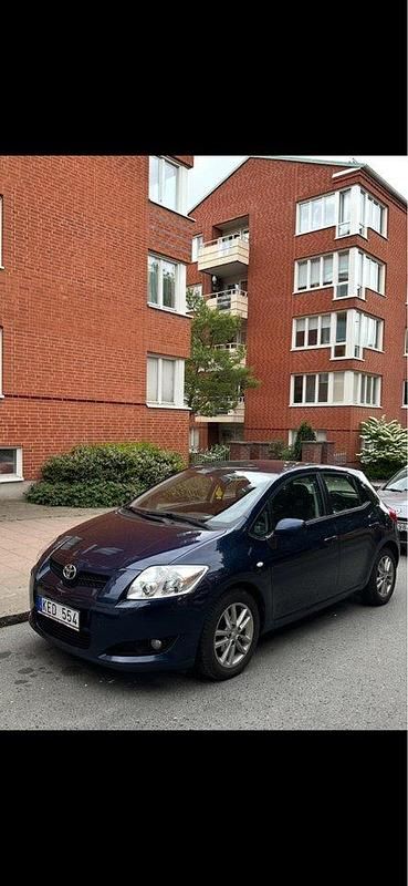 Blå Begagnad 2010 Toyota Auris Halvkombi | 55 000 kr - Bild 1/4