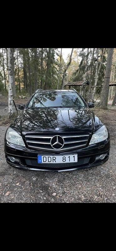 Svart Begagnad 2011 Mercedes C220 Kombi | 43 000 kr - Bild 1/4