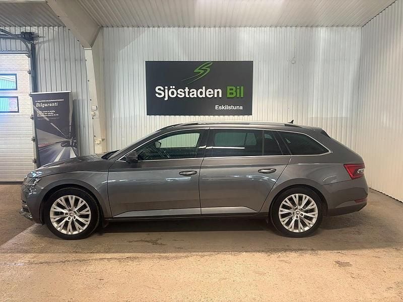 Begagnad Skoda Superb Business Line 218 HK (160 kW) 2024 Grå Kombi