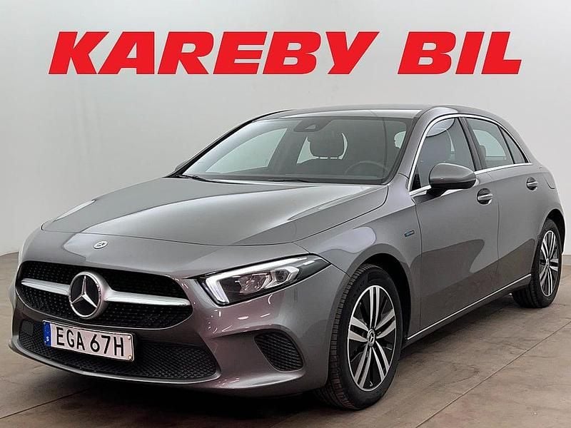 Mörkgrå Begagnad 2020 Mercedes A250 Halvkombi | 224 900 kr (Marknadspris) - Bild 1/3