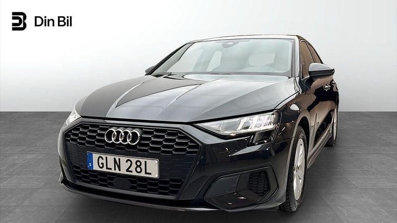 Mörkgrå Begagnad 2022 Audi A3 Sportback Proline Halvkombi | 244 000 kr (Marknadspris) - Bild 1/4