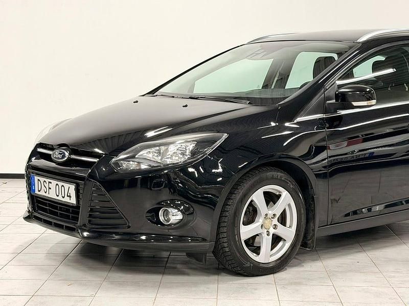 Begagnad Ford Focus Titanium 125 HK (91 kW) 2013 Svart Kombi