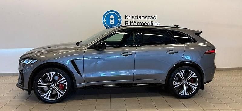 Begagnad Jaguar F-Pace SVR 551 HK (405 kW) 2023 Grå SUV