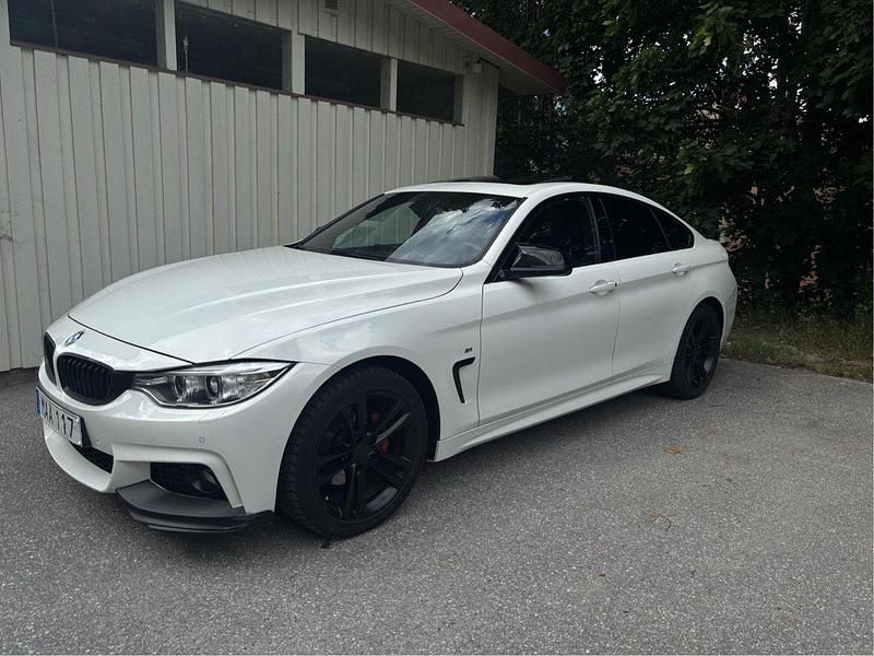 Vit Begagnad 2016 BMW 420 Gran Coupé M Sport Sportkupé | 230 000 kr (Dyr) - Bild 1/4