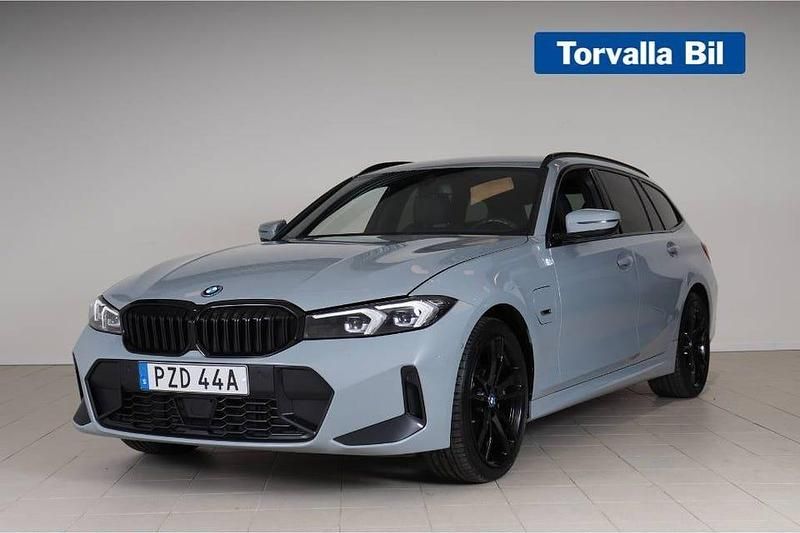 Grå Begagnad 2023 BMW 330 M Sport Kombi | 379 900 kr - Bild 1/3