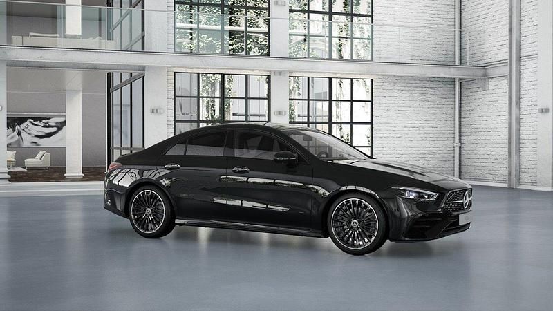 Nattsvart Ny 2025 Mercedes CLA200 Sportkupé | 449 800 kr (Lite dyr) - Bild 1/4