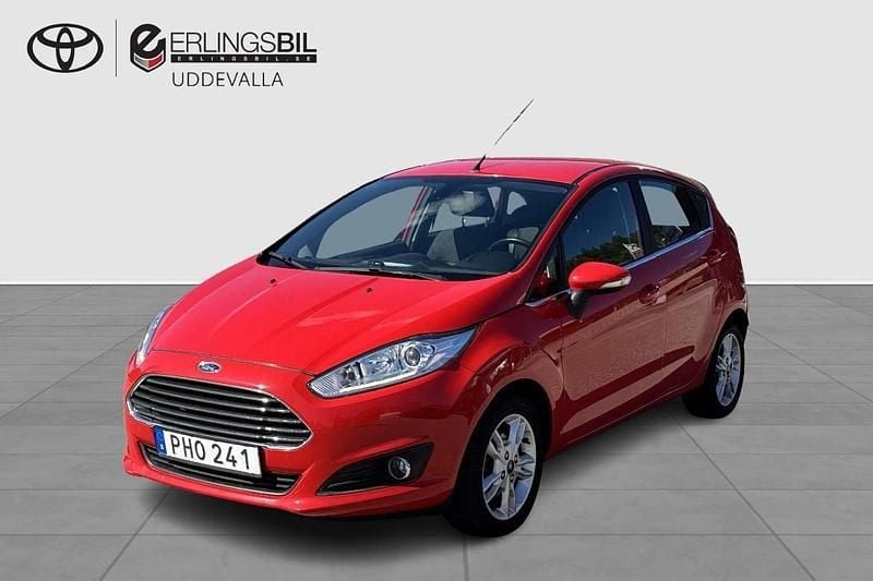 Röd Begagnad 2017 Ford Fiesta Titanium Halvkombi | 109 900 kr (Marknadspris) - Bild 1/4