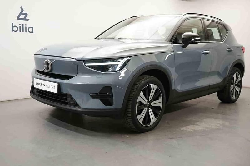 Grå Begagnad 2023 Volvo XC40 Single Motor SUV | 344 900 kr - Bild 1/1