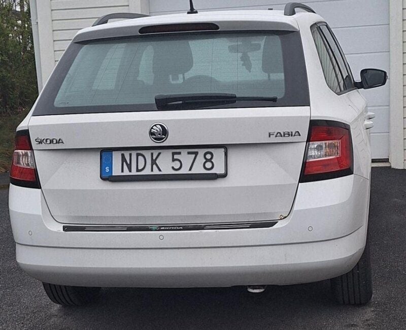 Vit Begagnad 2016 Skoda Fabia Style Kombi | 85 000 kr (Marknadspris) - Bild 1/4