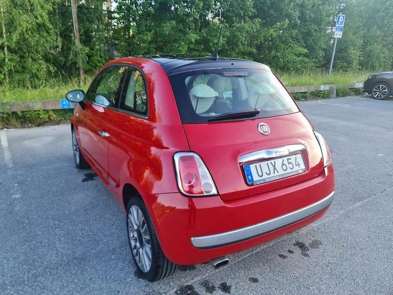 Begagnad Fiat 500 Lounge 70 HK (51 kW) 2015 Röd Halvkombi