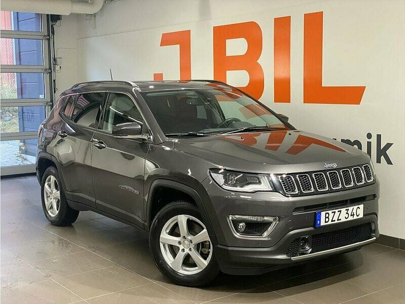 Grå Begagnad 2020 Jeep Compass Limited SUV | 239 900 kr (Marknadspris) - Bild 1/4