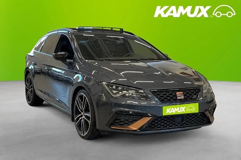 Silver/grå Begagnad 2019 Seat Leon ST 4Drive Kombi | 268 900 kr (Dyr) - Bild 1/4