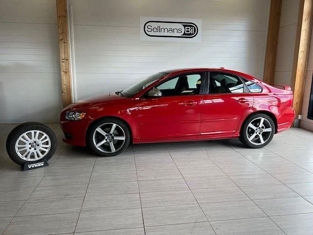 Röd Begagnad 2011 Volvo S40 R-Design Sedan | 45 000 kr (Superpris) - Bild 1/4
