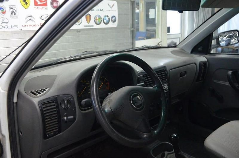 Begagnad Seat Inca 75 HK (55 kW) 2002 Vit Minibuss