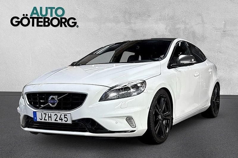 Vit Begagnad 2015 Volvo V40 R-Design Halvkombi | 199 900 kr (Marknadspris) - Bild 1/4