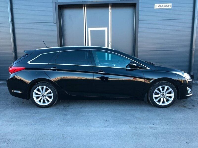 Svart Begagnad 2012 Hyundai i40 Kombi | 99 800 kr (Marknadspris) - Bild 1/4