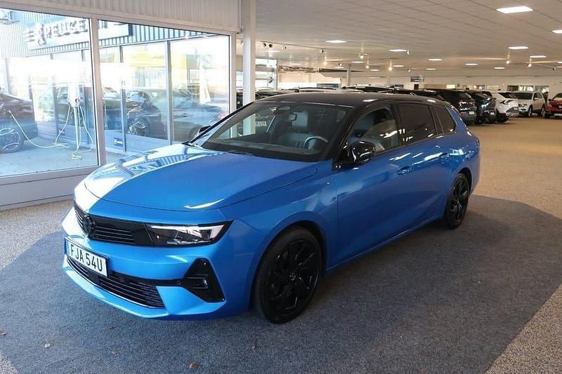 Blå Begagnad 2024 Opel Astra Kombi | 249 800 kr (Marknadspris) - Bild 1/4
