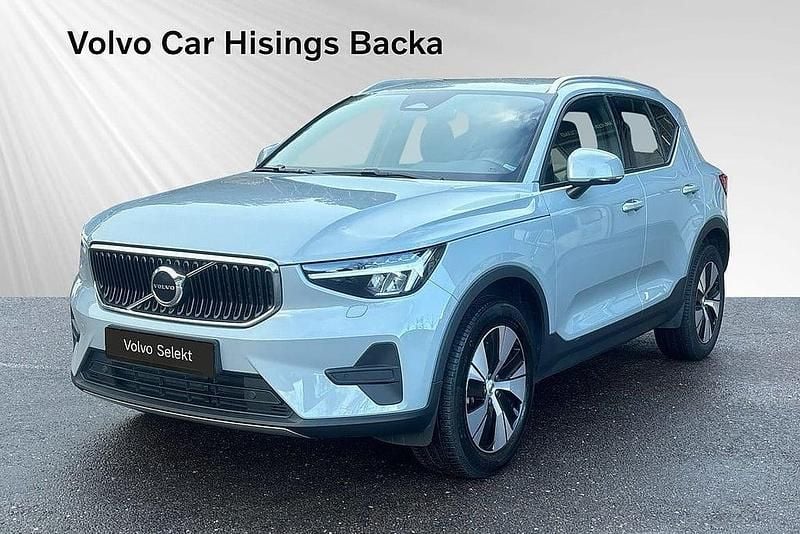 Grå Begagnad 2024 Volvo XC40 Core SUV | 362 900 kr (Marknadspris) - Bild 1/1