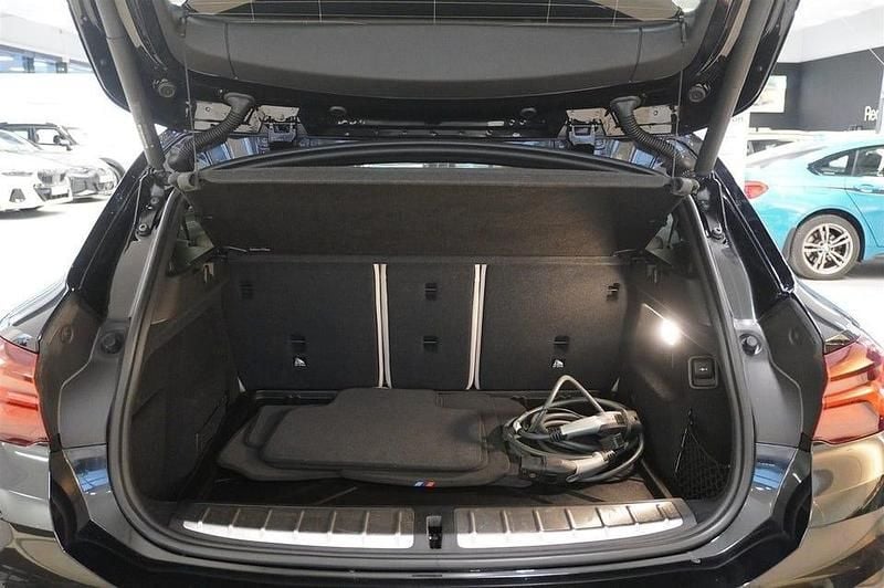 Begagnad BMW X2 Comfort Edition 220 HK (161 kW) 2022 Safirsvart metallic SUV