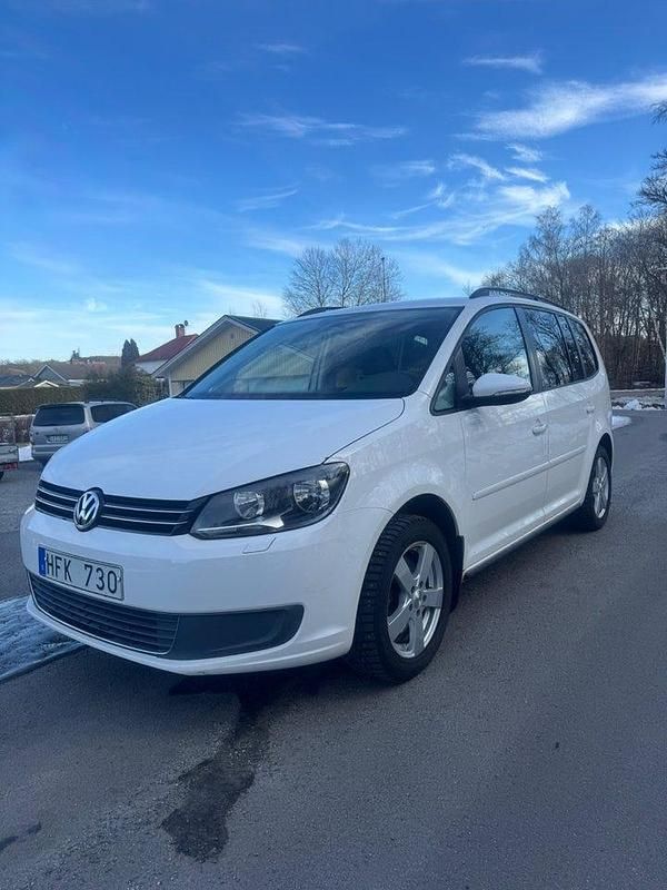 Vit Begagnad 2012 VW Touran Minibuss | 59 900 kr (Bra pris) - Bild 1/4